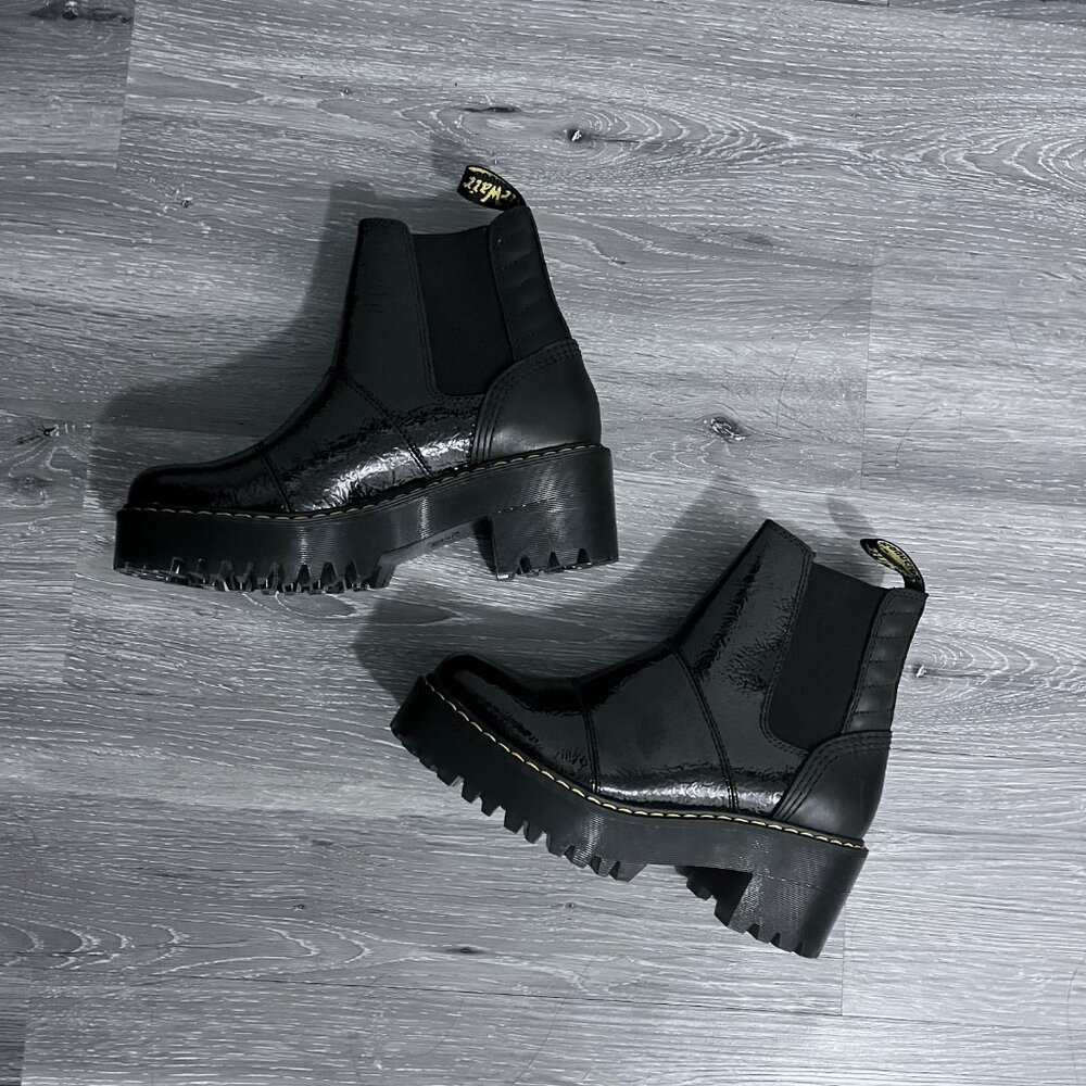 NWT Dr. Martens Rozalie Distressed Patent Heeled Chelsea Boots Sz 7 US - Picture 5 of 12